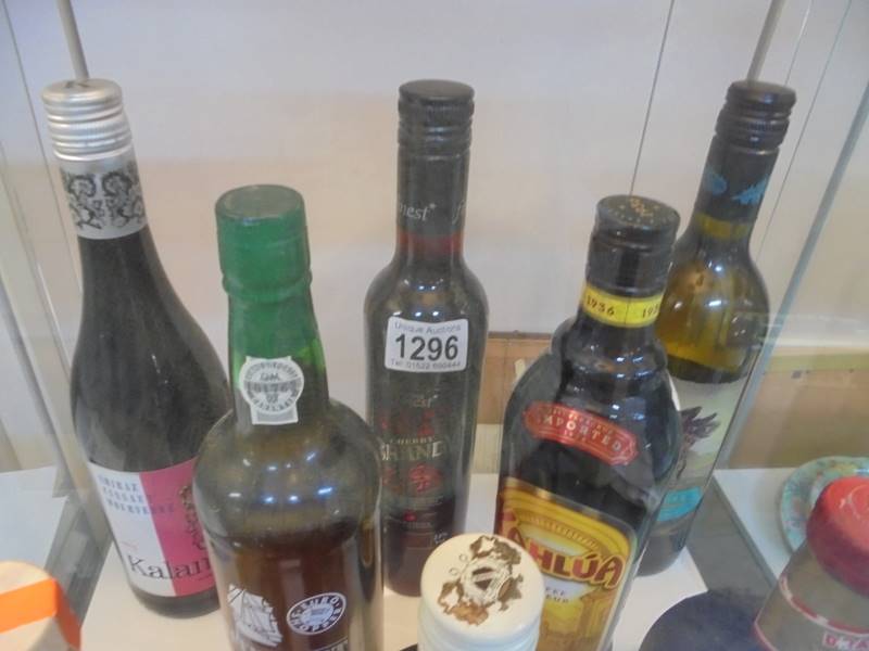 A bottle of cherry brandy, Drambuie, White port, Gin Liqueur, Kahlua and three other bottles, - Image 3 of 3