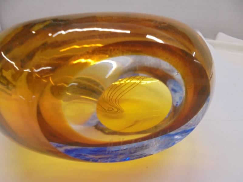 An art glass tear drop by Adam Jablowski, height 26.5 cm. - Image 4 of 4