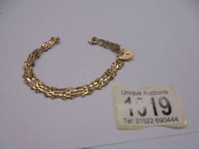 A 9ct gold gate bracelet, a/f, 3.3 grams.