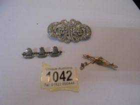 A vintage silver brooch designed as masted sailing ships together with a 9ct gold peridot brooch