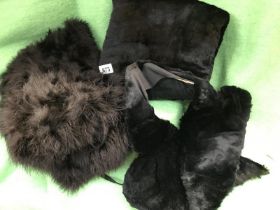 Quantity of black scarfs 1x Feather black scarf,