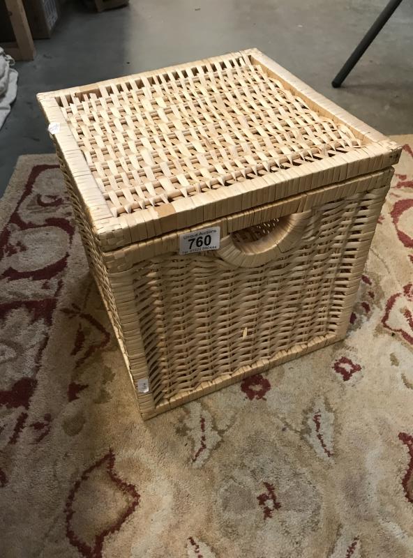 2 square wicker baskets including 3 blankets - Image 2 of 4