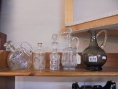 Five pieces of vintage glass including engraved examples.