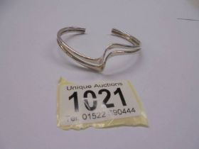 A vintage silver twist bracelet (925) 15 grams.