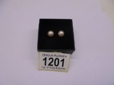 Pair of 9ct yellow gold pink cultured pearl stud earrings, boxed