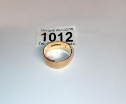 A 9ct gold gent's wedding ring, size W. 7.5 grams.