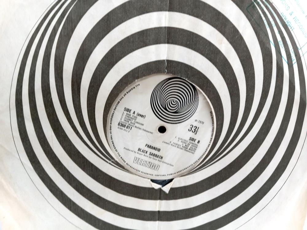 Black Sabbath Paranoid, Vertigo, Swirl IYI/ 2YI Vinyl RCM good to very good, cover used - Image 2 of 2