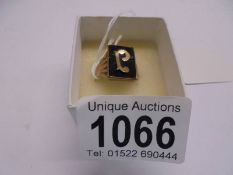 A 9ct gold signet ring, size S, 4.46 grams.