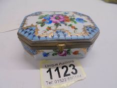 An early 20th century hand painted porcelain pill box, 9 x 7 cm.