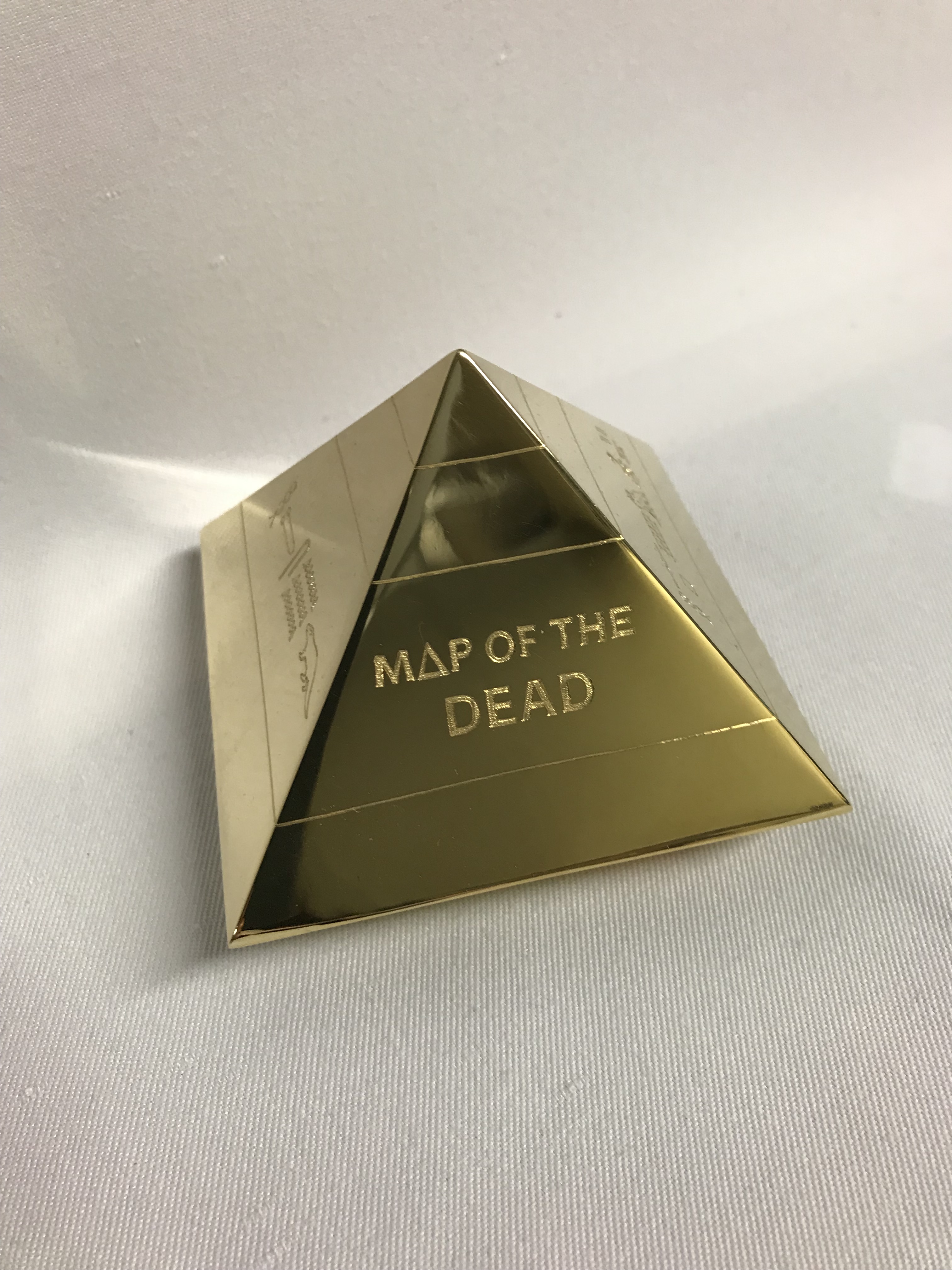 An 18ct gold Pyramid which was awarded as prize for book Map of the Dead by Murray Bailey. - Image 8 of 9