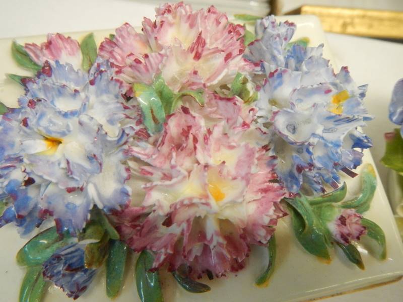 A collection of floral items including trinket boxes. - Image 3 of 3