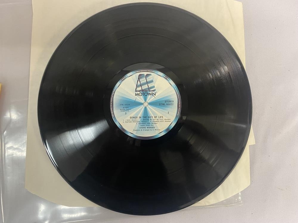 Stevie Wonder Songs In The Key Of Life 2x LP. C/W Bonus single C/W booklet. Vinyl Ex Cover VG. - Image 7 of 10