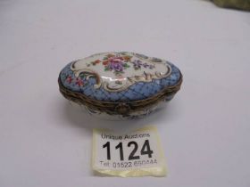 A late 18/ early 19th century hand painted pill box, 8.5 x 6 cm.