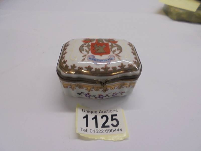 An early 19th century hand painted pill box, 7.5 x 6.5 cm.