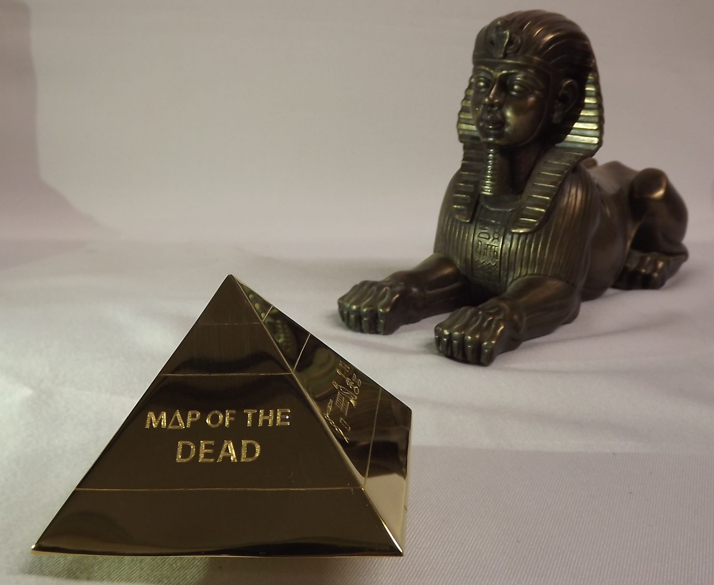 An 18ct gold Pyramid which was awarded as prize for book Map of the Dead by Murray Bailey. - Image 9 of 9