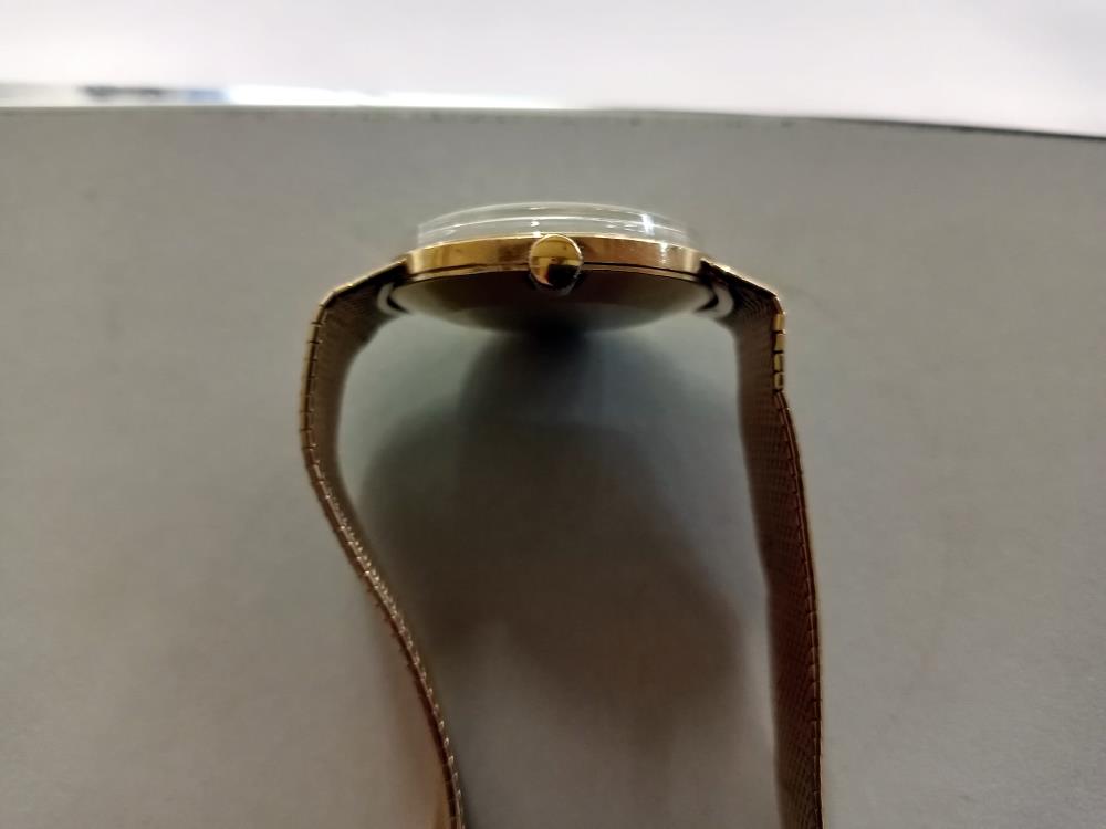 A vintage cased Longines 9ct gold wrist watch. - Image 6 of 7