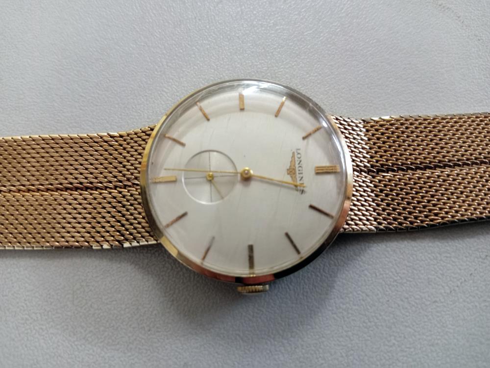 A vintage cased Longines 9ct gold wrist watch. - Image 4 of 7