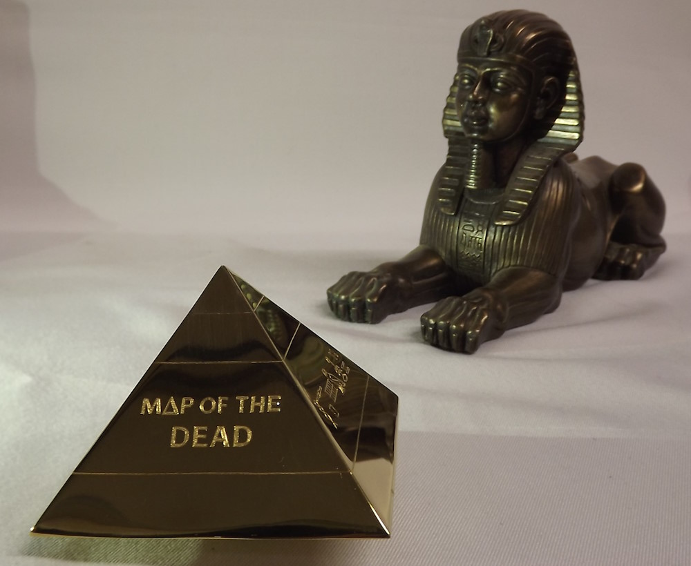 An 18ct gold Pyramid which was awarded as prize for book Map of the Dead by Murray Bailey. - Image 5 of 9