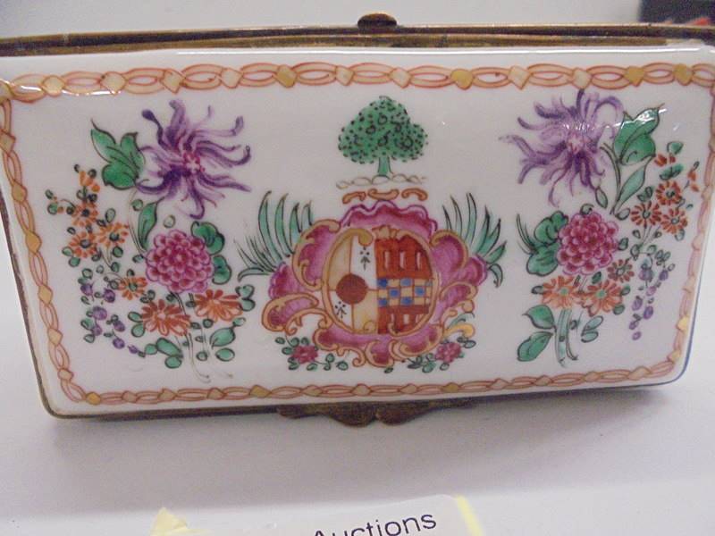 A late 18/ early 19th century hand painted pill box, 10 x 6 cm. - Image 2 of 3