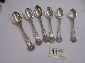 A set of six silver Kings pattern tea spoons approximately eight ounces.