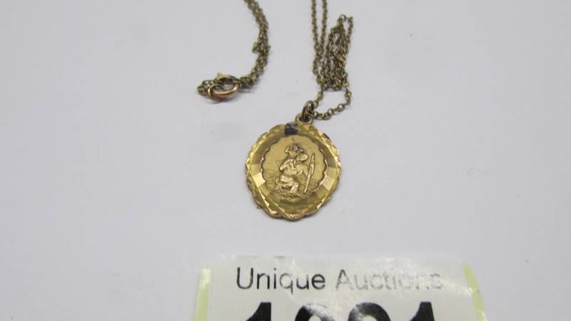 A 9ct gold St Christopher pendant on chain. 4 grams. - Image 2 of 2