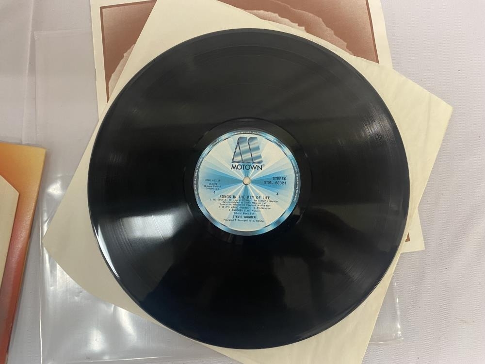 Stevie Wonder Songs In The Key Of Life 2x LP. C/W Bonus single C/W booklet. Vinyl Ex Cover VG. - Image 6 of 10