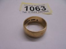 A 9ct gold wedding ring, size K, 5.4 grams.