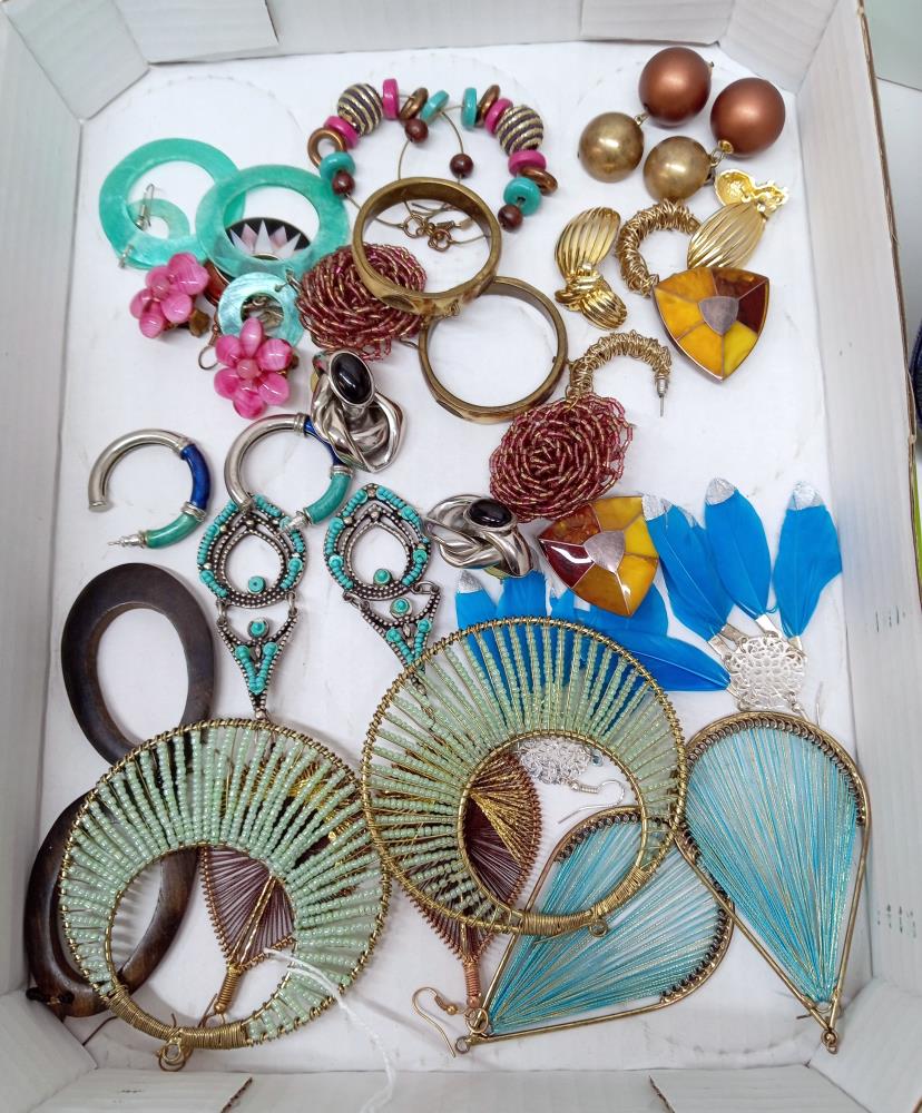 A mixed lot of vintage earrings - Image 4 of 5