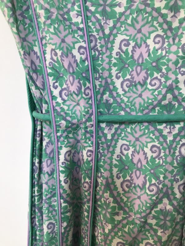 A 1970's Vintage Pale green & Purple cotton floral sun dress Size 14 - Image 6 of 6