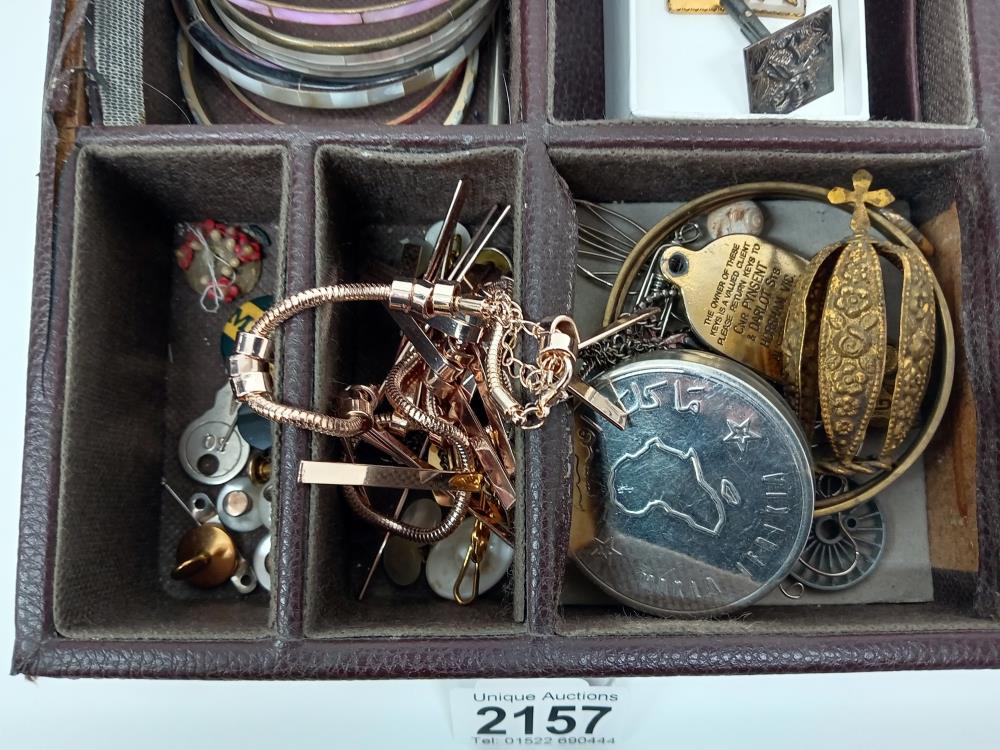 A quantity of costume jewellery & other miscellaneous items etc. - Image 4 of 4