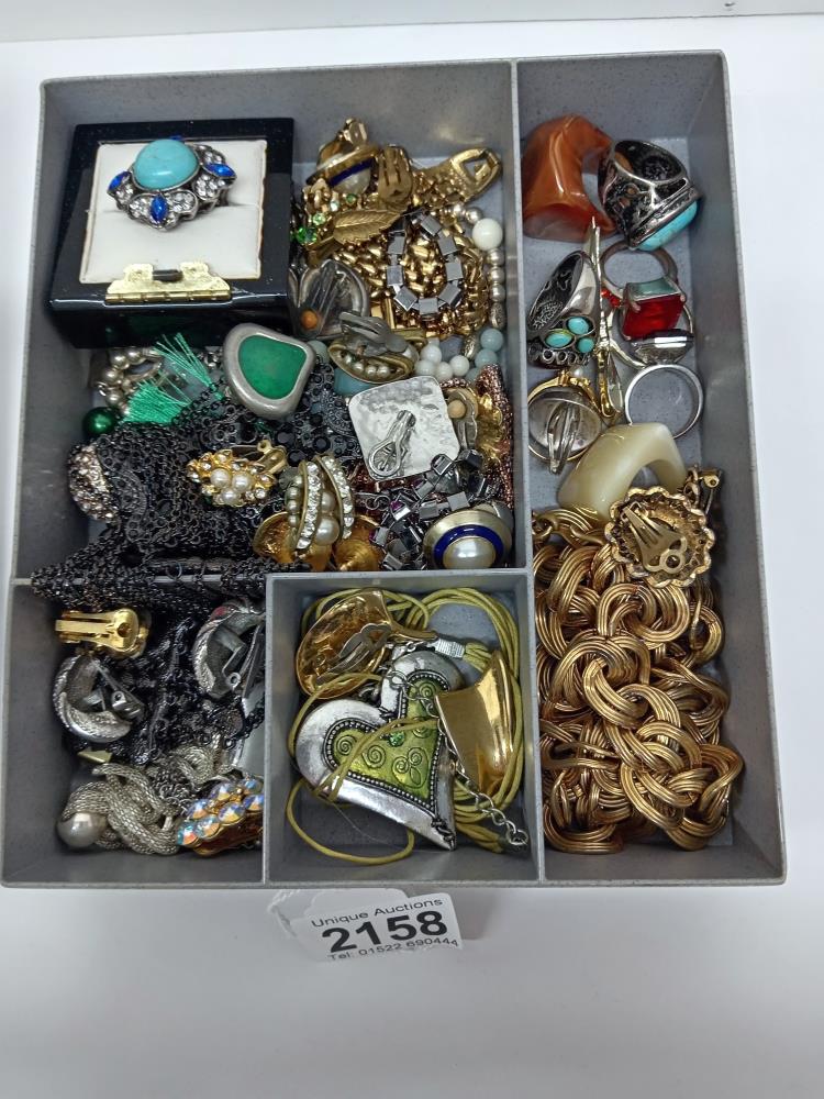 A mixed lot of costume jewellery - Image 2 of 2