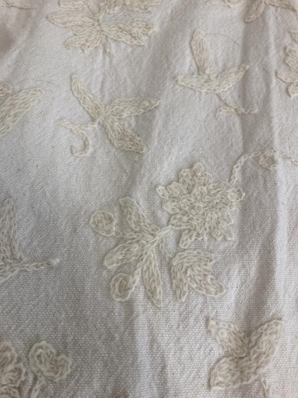 Pair of cream embroidered curtains Curtains 240cm drop 120 wide - Image 3 of 4