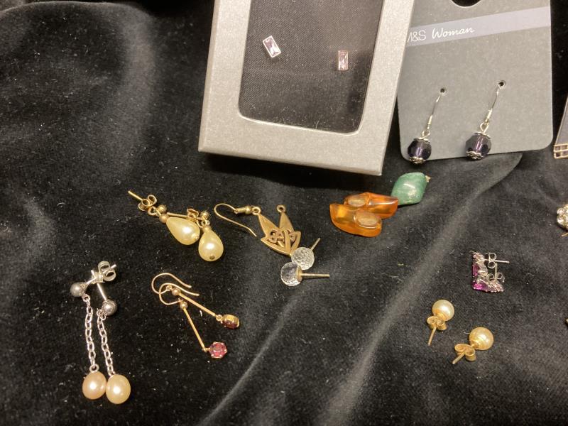 A mixed lot of assorted earrings - Image 7 of 7
