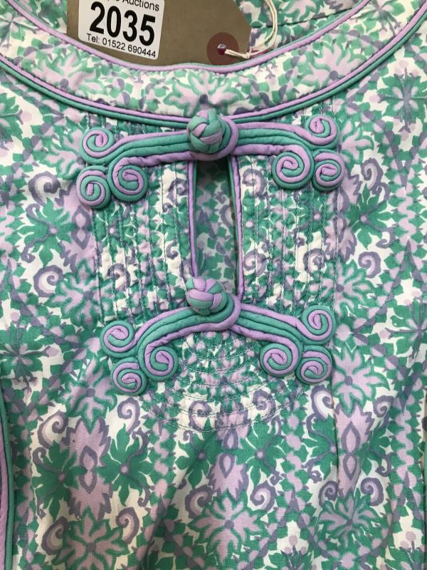 A 1970's Vintage Pale green & Purple cotton floral sun dress Size 14 - Image 4 of 6