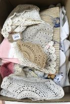 A large quantity of linen and crochet doyle's etc