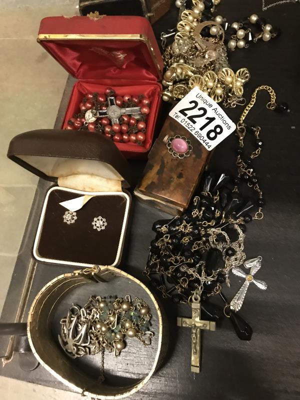 A mixed box of costume jewellery and ring boxes etc - Image 2 of 4