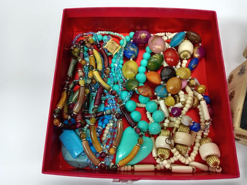 A mixed lot of good quality bead necklaces - Image 2 of 3