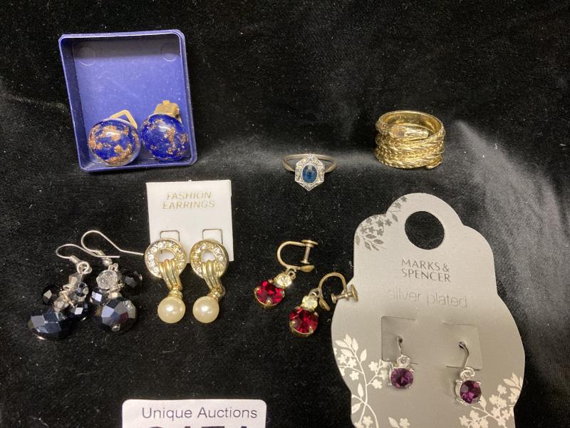 A mixed lot of assorted earrings - Image 3 of 7