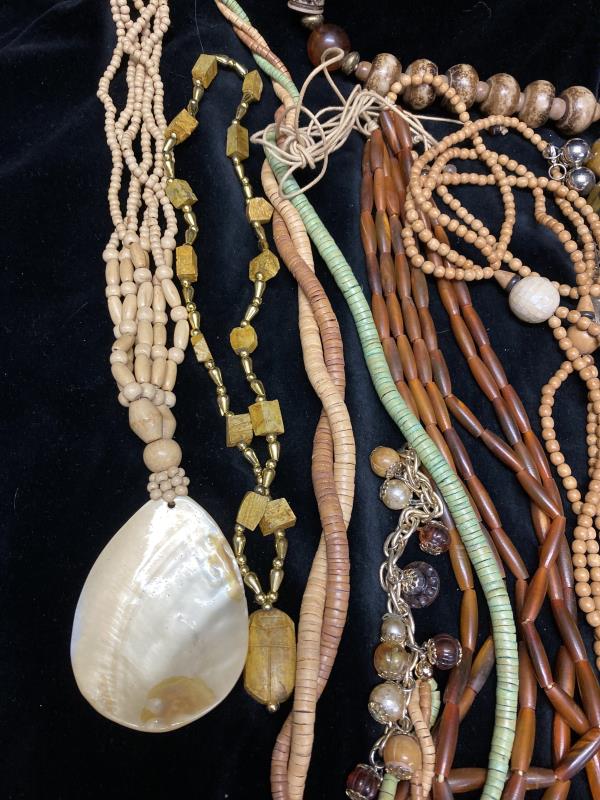A selection of costume jewellery including Agate, wood, beads etc - Image 2 of 6