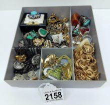 A mixed lot of cosrume jewellery