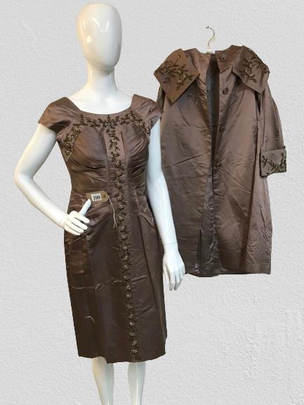 A vintage 1950's couture bronze silk handmade, hand beaded cape style coat, matching dress - Image 4 of 7