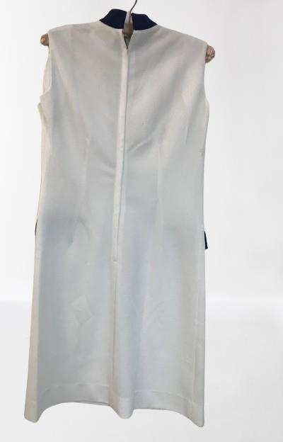 A Vintage 1970's Day Dress. Jersey Court by Elsie Whitley white with Navy Trim Size 12 - Image 4 of 4