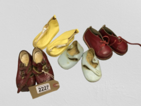 Four pairs of small children shoes, lovely condition for age