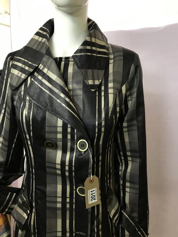 Italian designer silk checked trench coat zebra print lined, size 12 - Image 2 of 5