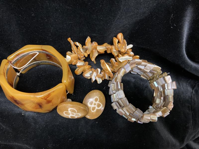 A selection of costume jewellery including Agate, wood, beads etc - Image 5 of 6