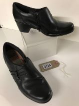 Clarks black leather shoes,2" heel, side zipper, size 4 1/2