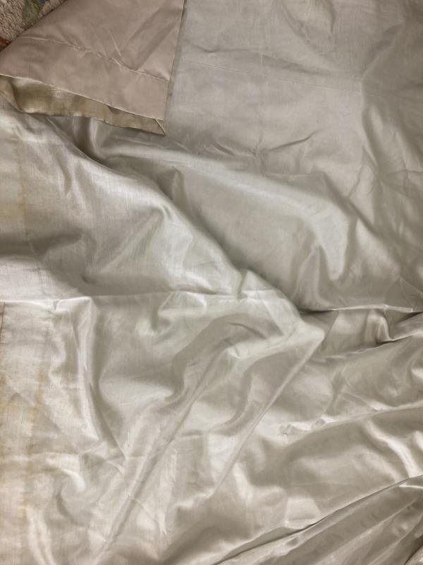 A pair of vintage oyster colour satin curtains (239.5 length top 65cm bottom 138cm - Image 2 of 3