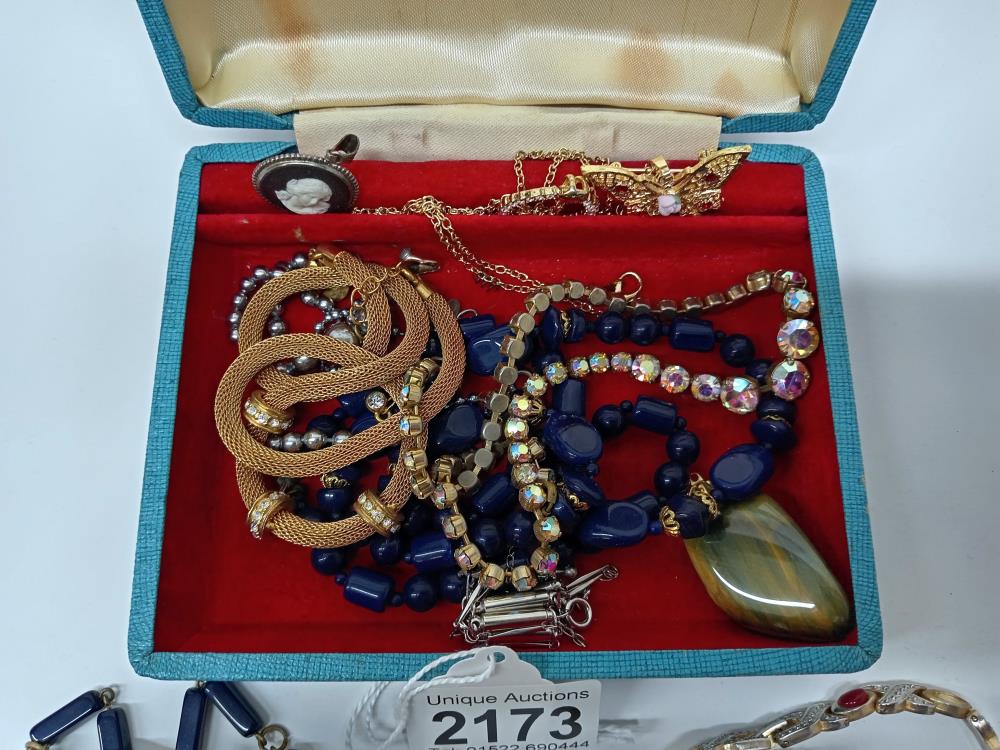 A mixed lot of costume jewellery including necklaces & pendants etc. - Image 2 of 3