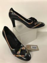 Paul Smith High heels 2 1/2 Inch heel. Black leather Signature stripe size 4 / 37