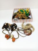 A mixed lot of vintage necklaces